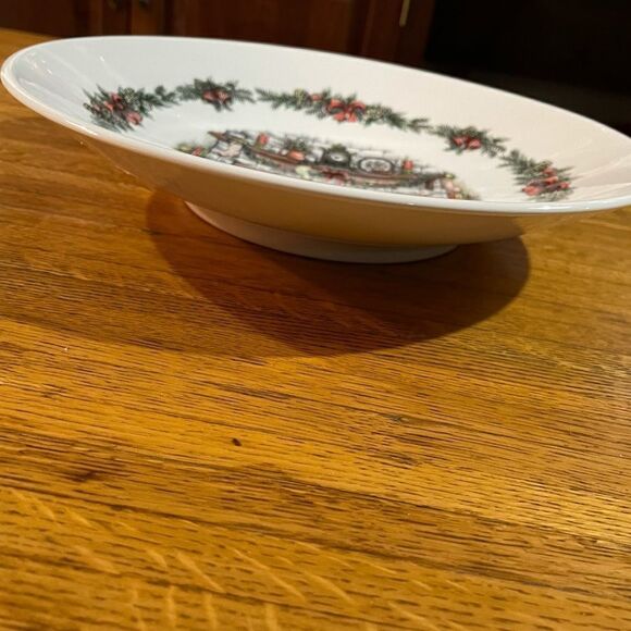 Royal Stafford “Christmas Eve” large Pasta bowl NWT - Picture 5 of 6